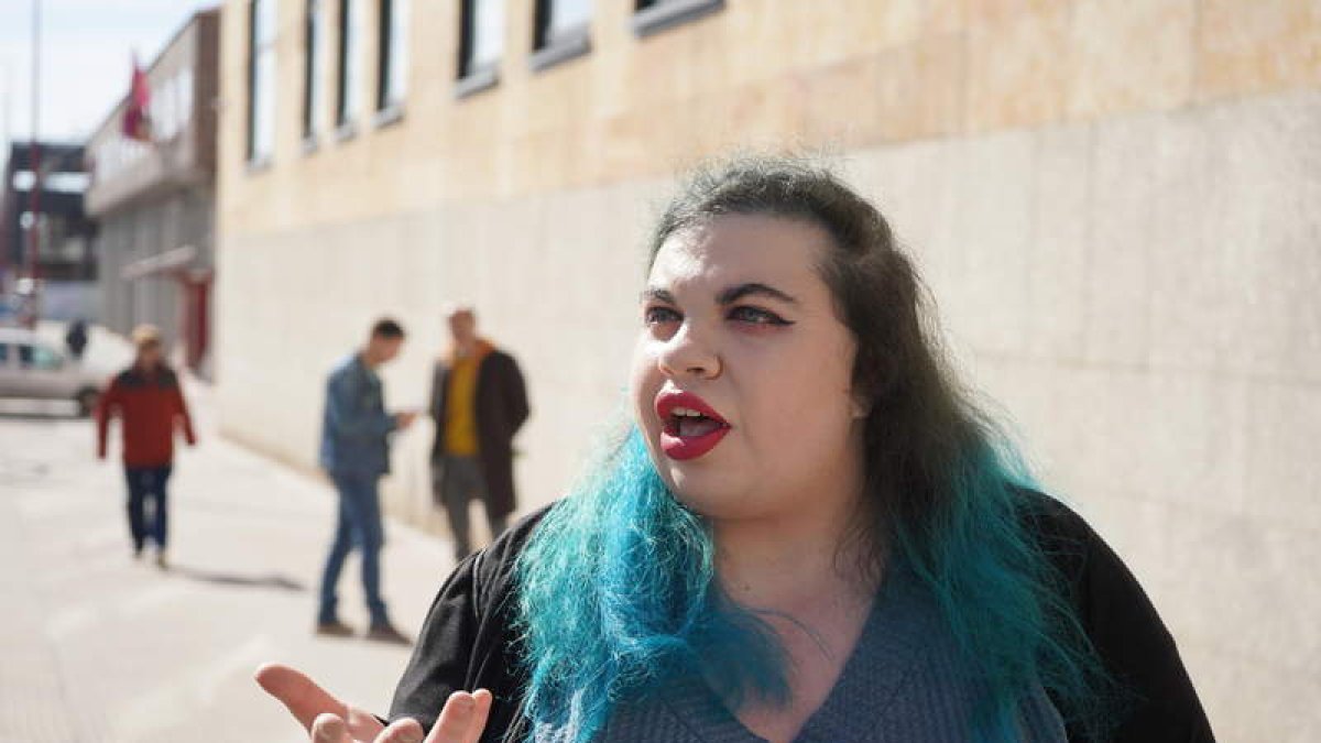 Ariana Alonso Celorio es activista del colectivo LGTBI en León. J. NOTARIO
