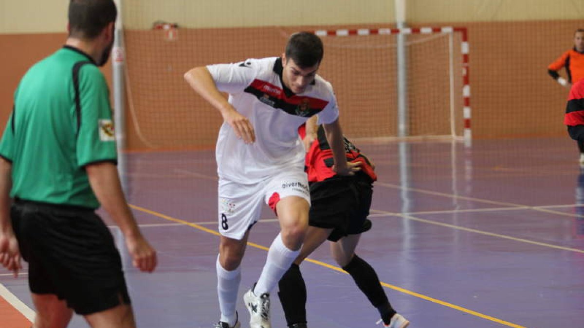 Pablo tuvo una destacada actuación dentro del buen tono del equipo leonés ante los asturianos.