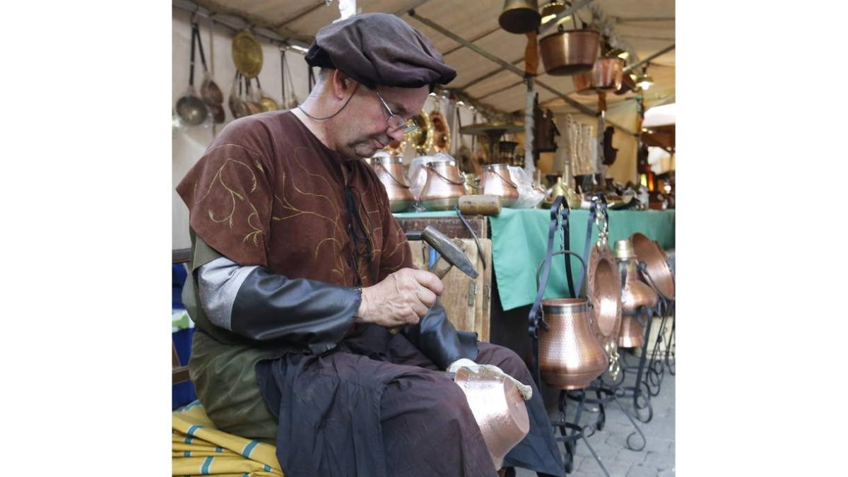 Artesanos en el Mercado Medieval. RAMIRO