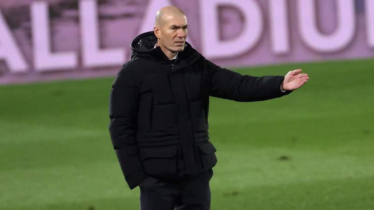 Las críticas a Zidane por la derrota en la Supercopa no han tardado en aparecer. MARTÍN