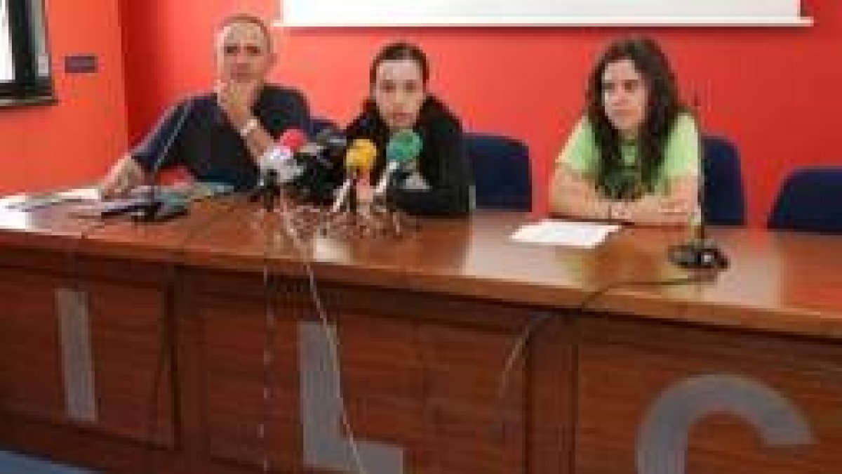 Benedicto Fernández, Camino Rivero y Silvia Sánchez, durante la presentación de los proyectos