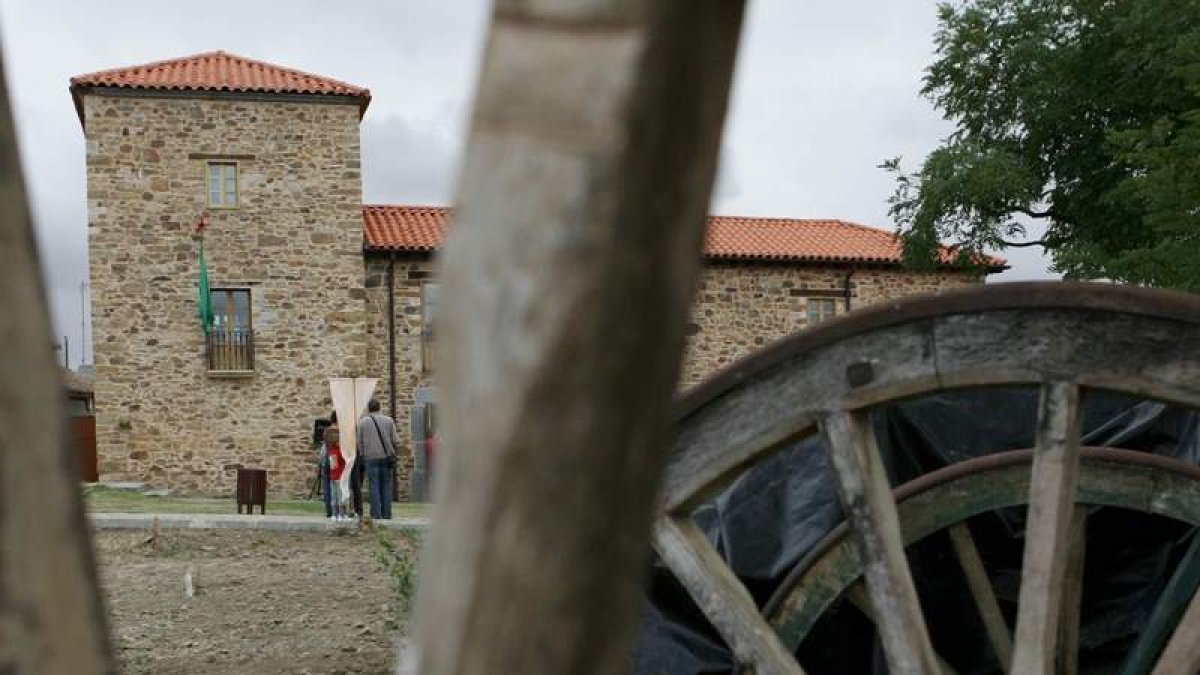 Torreón de los Pernía, en Otero de Escarpizo.
