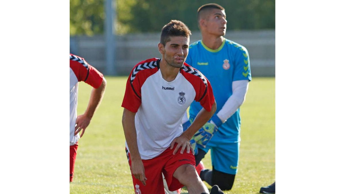 Manu durante uno de los entrenamientos del equipo leonés esta temporada. F. OTERO PERANDONES