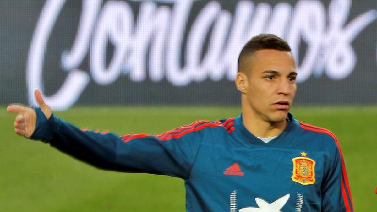 Rodrigo Moreno, delantero del Valencia, durante un entrenamiento con la selección. MANUEL BRUQUE