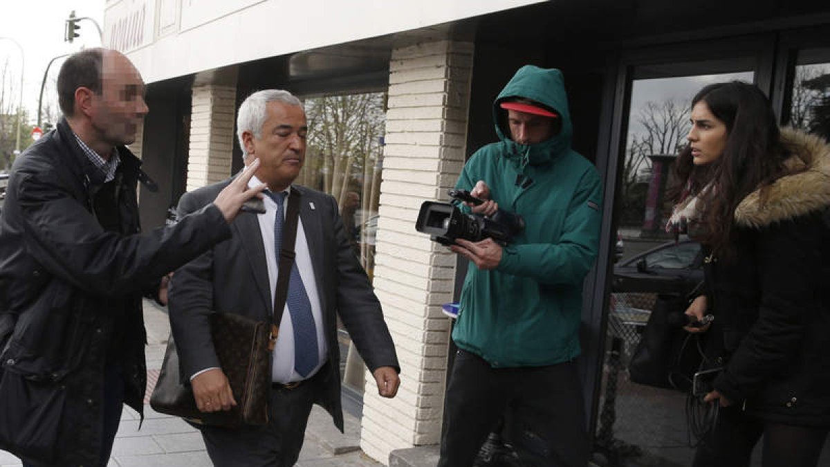 El presidente de la Asociación de Usuarios de Servicios Bancarios (Ausbanc), Luis Pineda. ÁNGEL DÍAZ