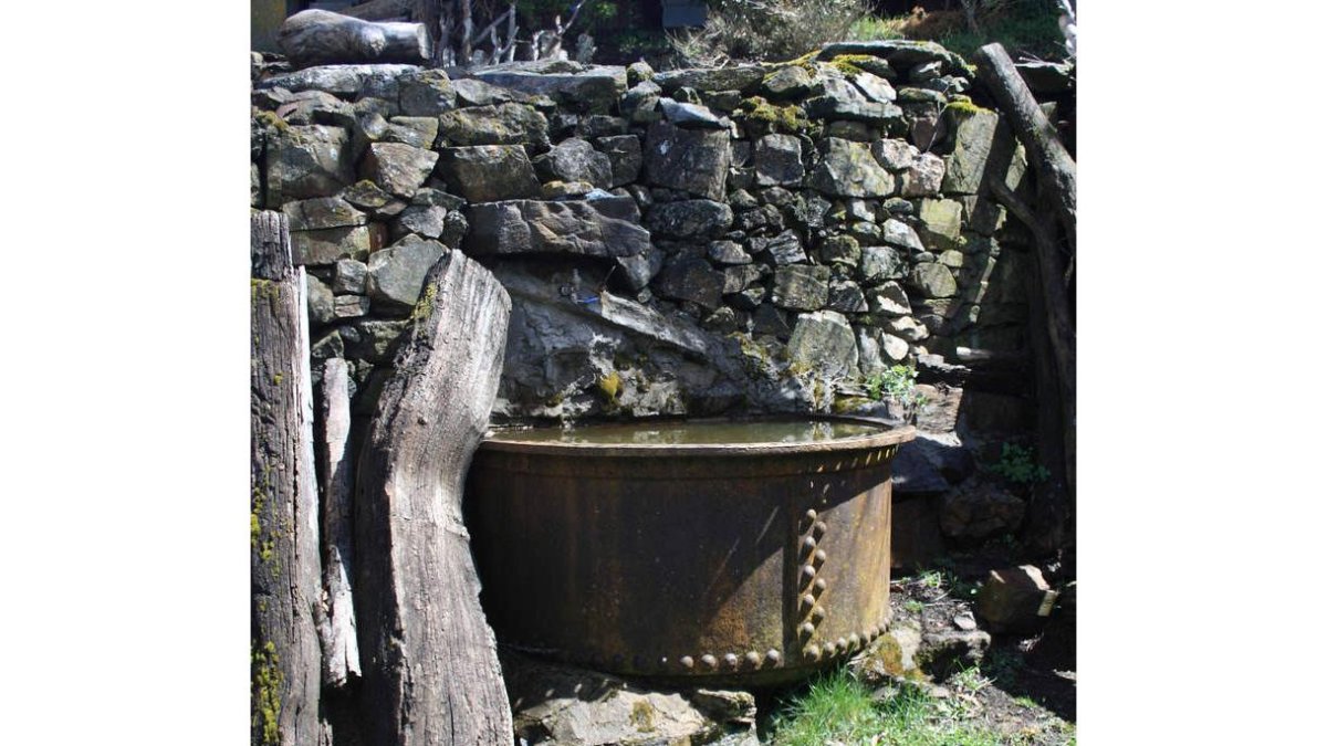 Una de las calderas del antiguo teleférico.