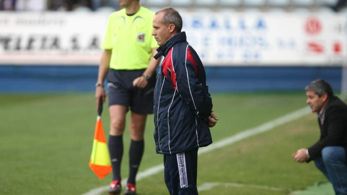 El técnico del Lucena, Rafael Carrillo, jugó en El Toralín con el Guadalajara en 2008.