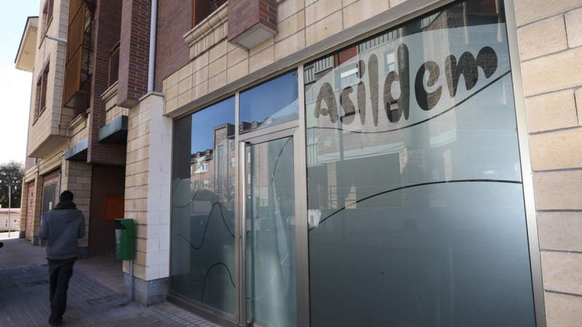 El local de Asildem en la calle La Guiana de Ponferrada fue escenario de un conato de fuego.