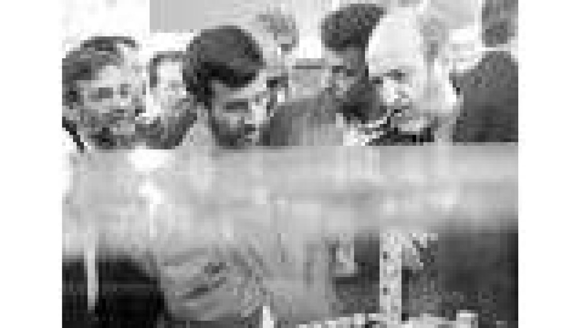 El líder iraní, Ahmadineyad, en una feria sobre petróleo