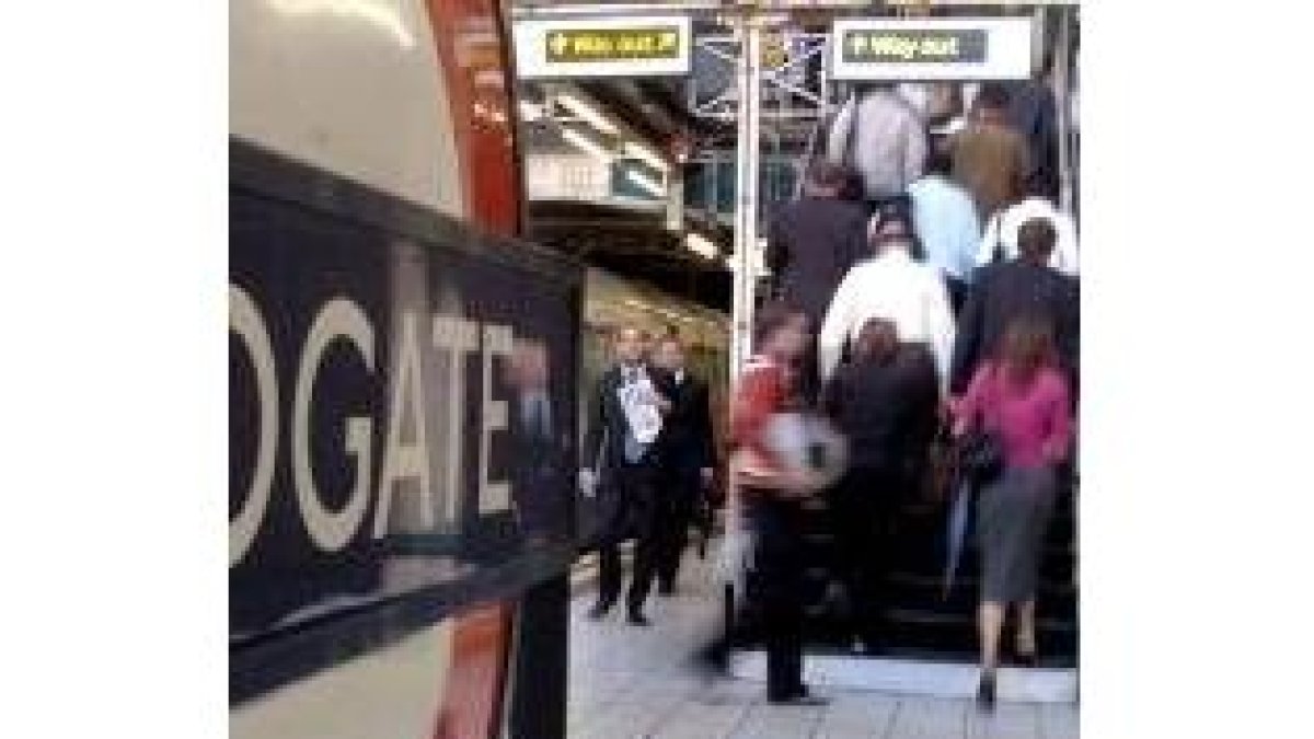 Las estaciones más afectadas como la de Aldgate recuperan la normalidad