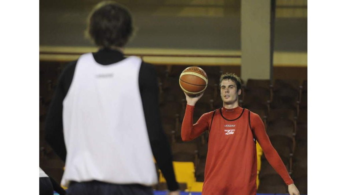 La defensa de Rocchia será vital para frenar al Lobe Huesca.