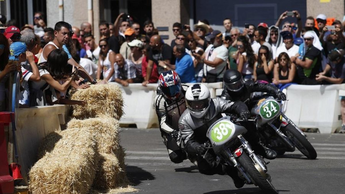 Mestre (38) y Lorenzana (34) durante la carrera en la categoría de 2T.
