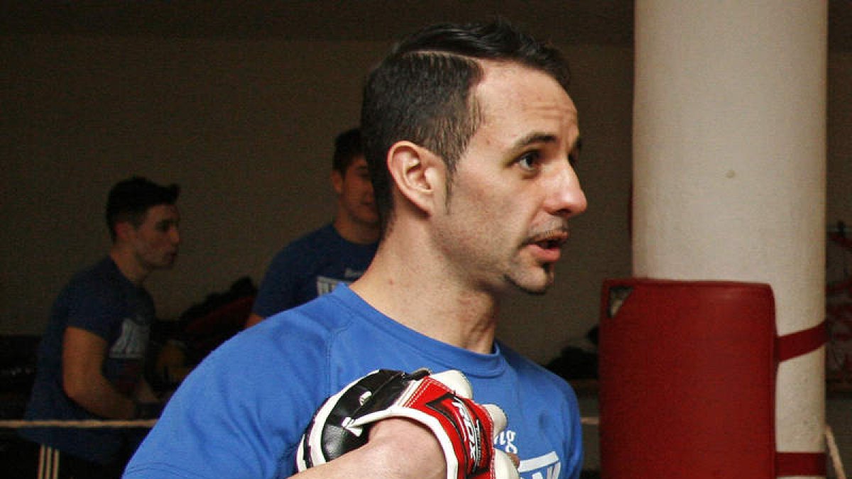 Saúl Tejada sigue con su recuperación en un centro de rehabilitación de Sevilla. F. OTERO PERANDONES