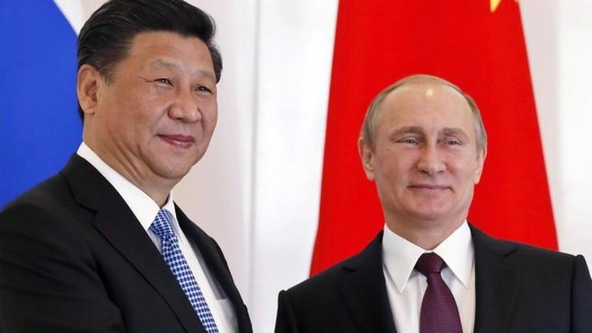 El presidente ruso, Vladimir Putin, y el presidente chino, Xi Jinping, durante una reunión de los BRICS celebrada en la reciente cumbre del G20 en Antalya.