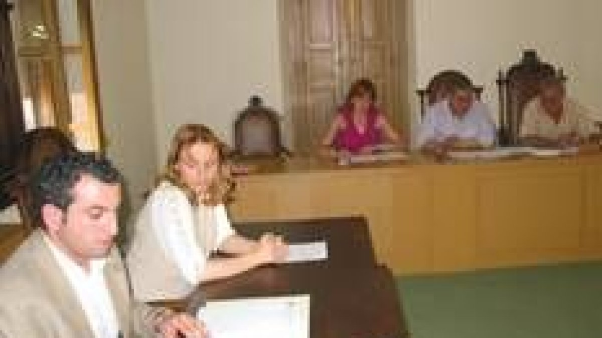 Los concejales del PSOE se quedan solos en la junta de gobierno, que tiene los días contados
