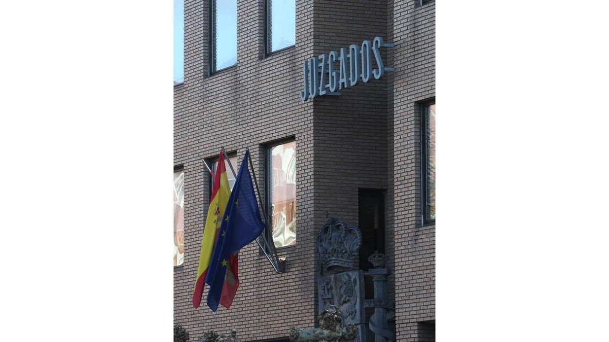 Los tribunales de Ponferrada llevan muchos casos hipotecarios. L. DE LA MATA