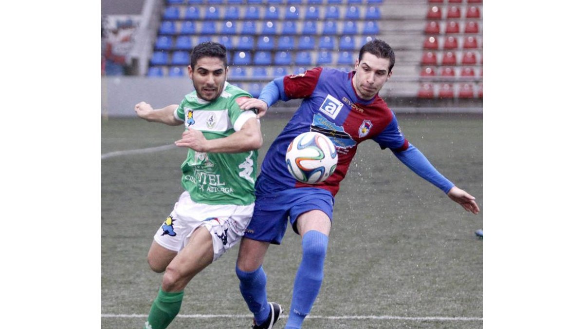 Borjas volvió a resultar decisivo para que el Atlético Astorga sumara un punto frente al Langreo en tierras asturianas