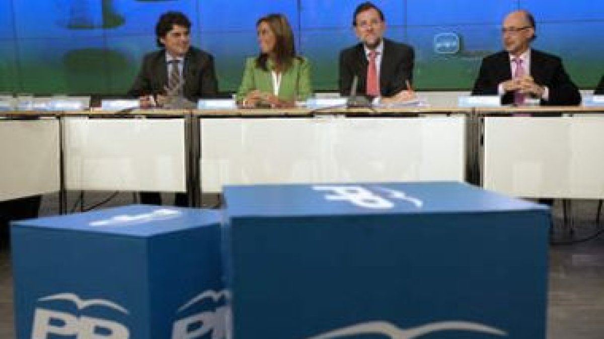 El presidente del PP, Mariano Rajoy, junto a sus compañeros, en las Jornadas Presupuestarias.
