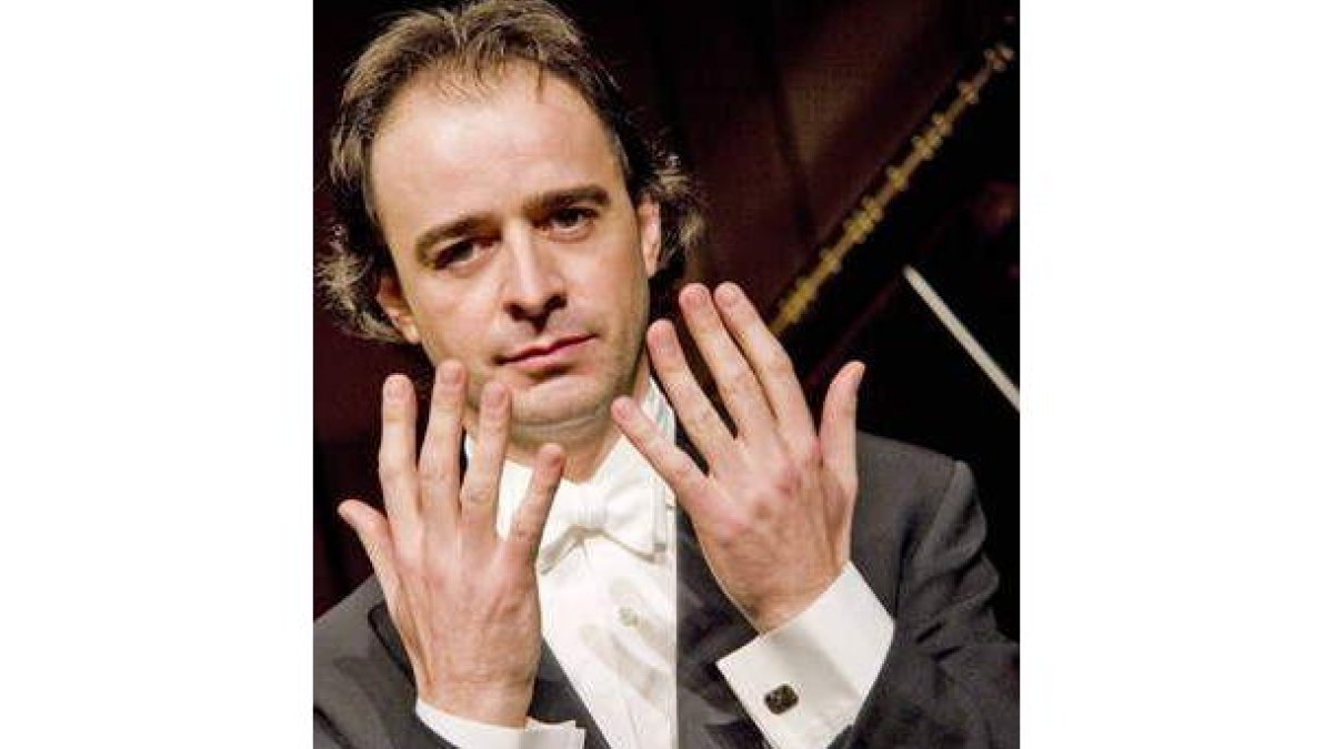 El joven pianista navarro Alberto Urroz.