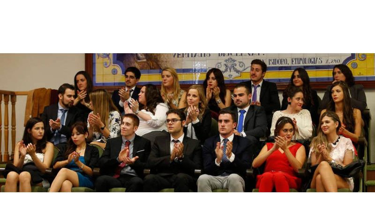 Los primeros graduados veterinarios, ayer durante la ceremonia de la festividad de su patrón.