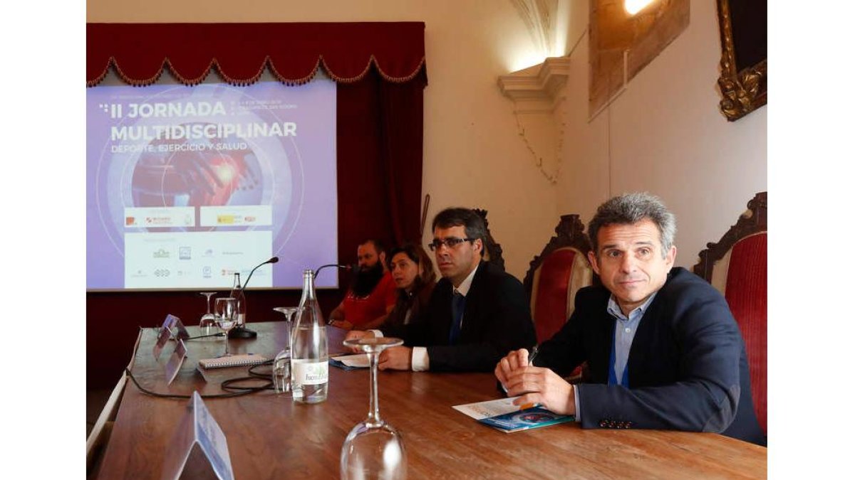 Tobalina, Beatriz Manchón, Sergio Sánchez y Eloy Olaya en la quinta mesa redonda. JESÚS F. SALVADORES