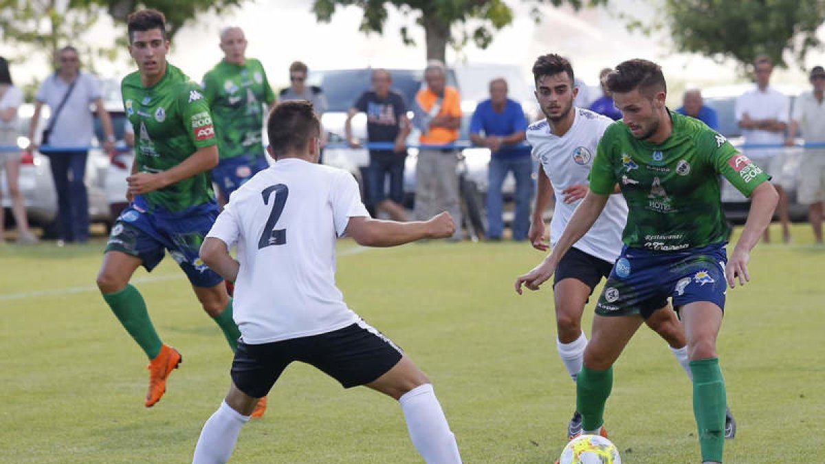 El equipo maragato doblegó al zamorano en una buena segunda parte. FERNANDO OTERO