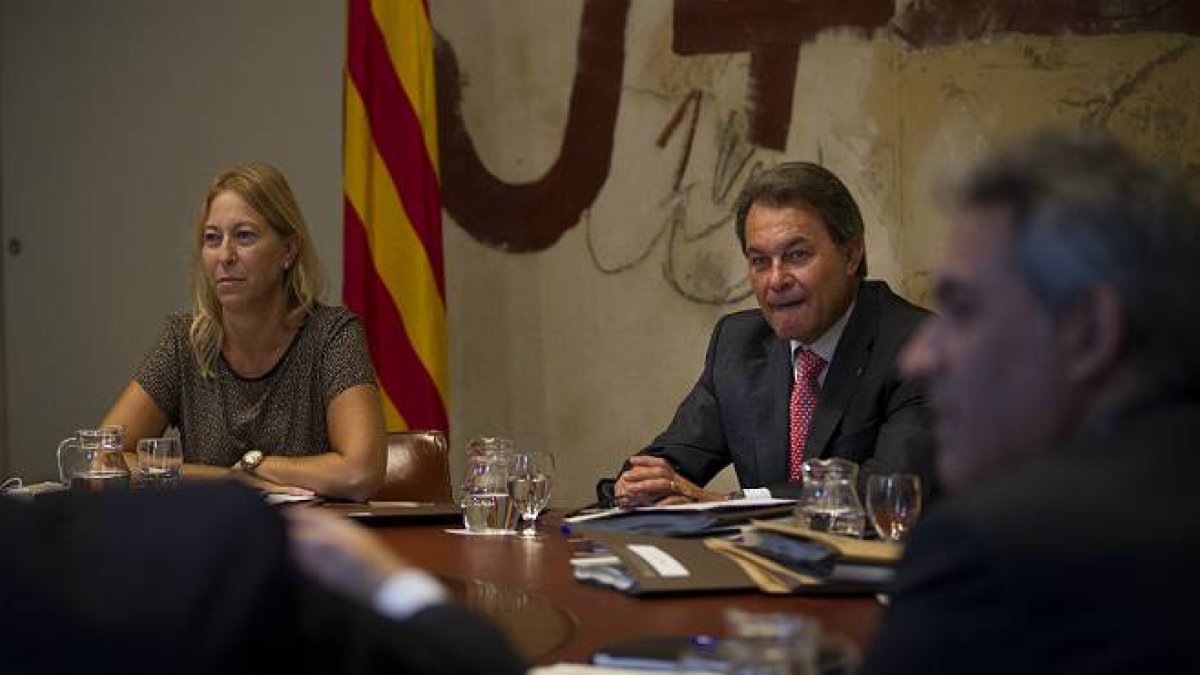El 'conseller' Homs y la vicepresidenta Munté, este martes antes de la reunión del Consell Executiu.