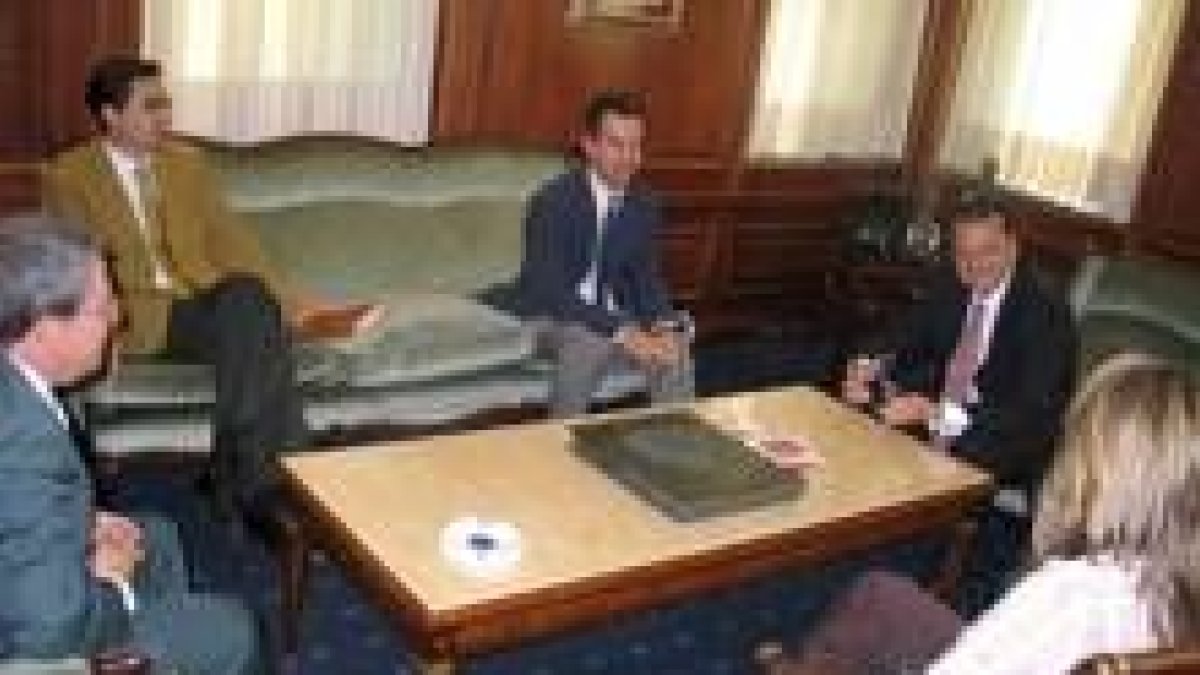 Amilivia recibió a la Junta Directiva del Nuevo Recreo Industrial