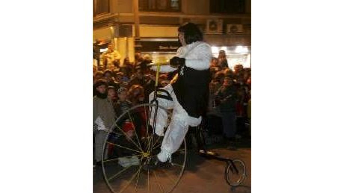 Los velocípedos no pasan nunca de moda en el carnaval