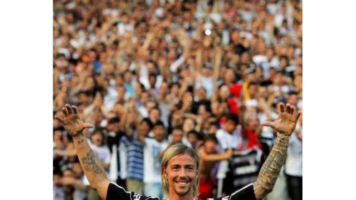 Guti, en su multitudinaria presentación con el Besiktas.