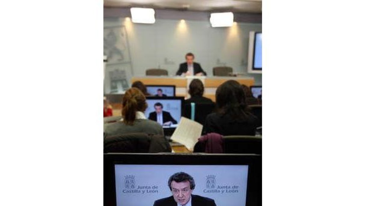 Juárez, en una de las nuevas pantallas instaladas en la sala de prensa