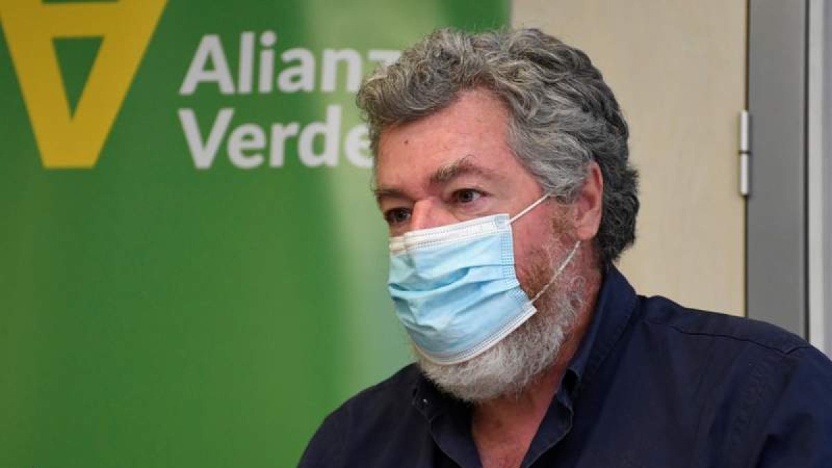 El coordinador Juantxo López de Uralde. P. M.