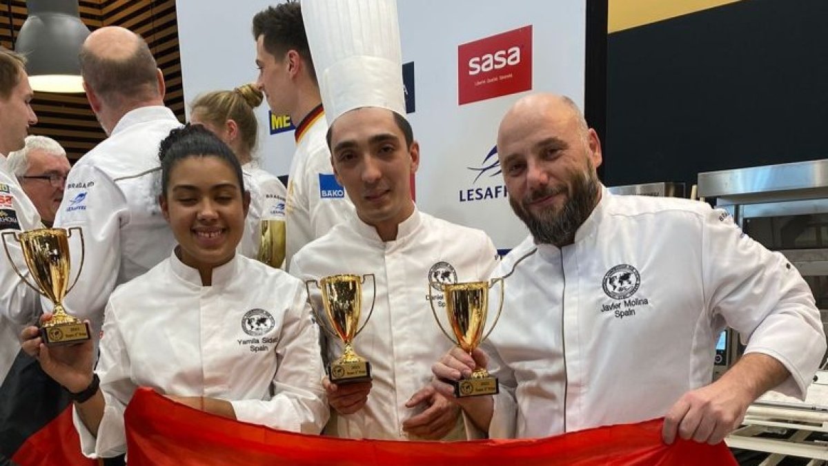 Daniel Flecha, en el centro de la imagen, junto a sus compaleros con los que consiguió el tercer puesto en Lyon. DL