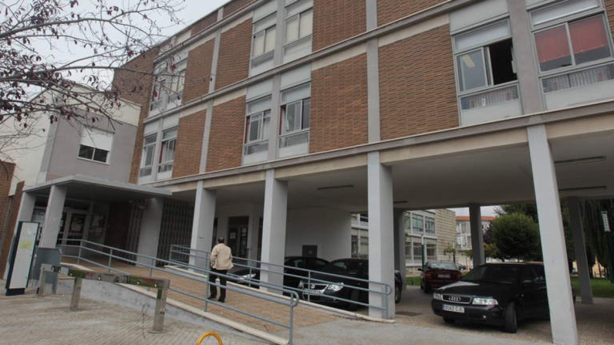 Al centro de salud de Pinilla ya se le notan los años. RAMIRO