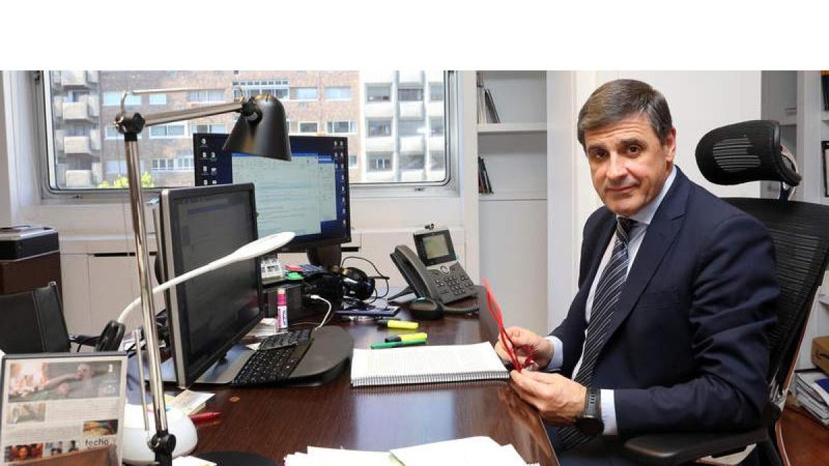 Enrique Martínez, presidente de Segittur, ayer en la sede de la Sociedad Mercantil Estatal para la Gestión de la Innovación y las Tecnologías Turísticas. RAQUEL P. VIECO