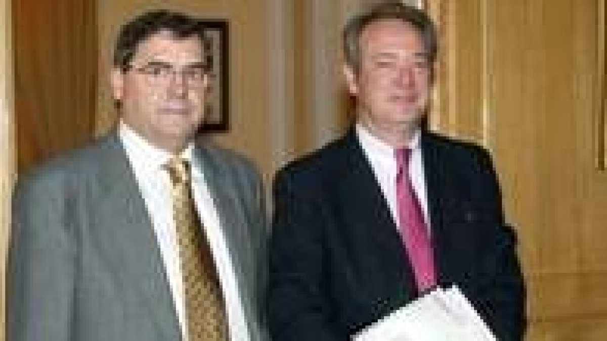 Francisco Javier Ajenjo, director adjunto, y José Ignacio Lagartos, director general de Caja España