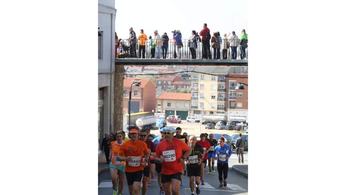 La subida del Postigo fue uno de los tramos de mayor dificultad para los atletas.