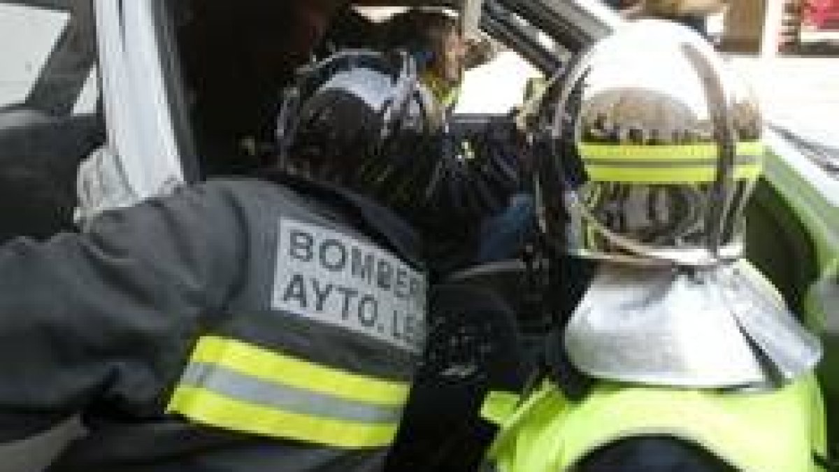 Los bomberos, en un simulacro en el parque, en una imagen de archivo