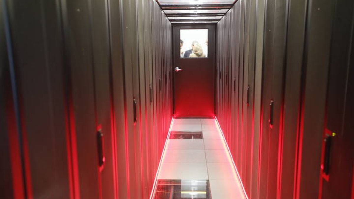 El supercomputados Caléndula está ubicado en el edificio tecnológico del campus de Vegazana. DL
