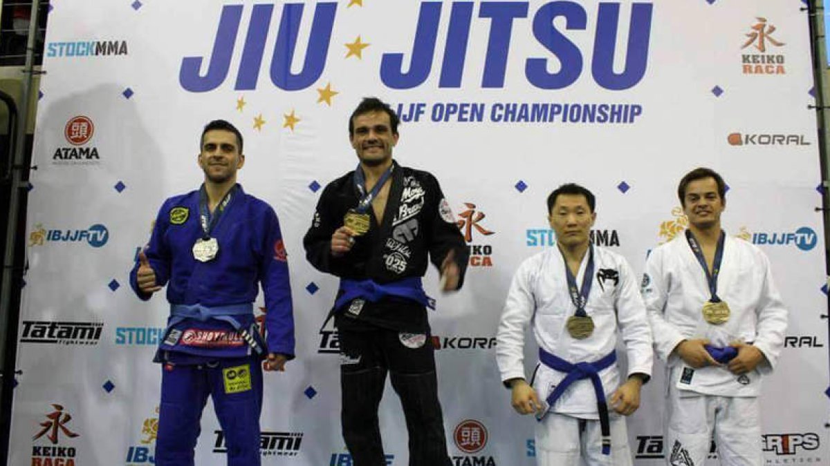 Alex Álvarez se proclamó campeón de Europa, renovando con sus compañeros Dimitrov y Peláez la grandeza del León Team.