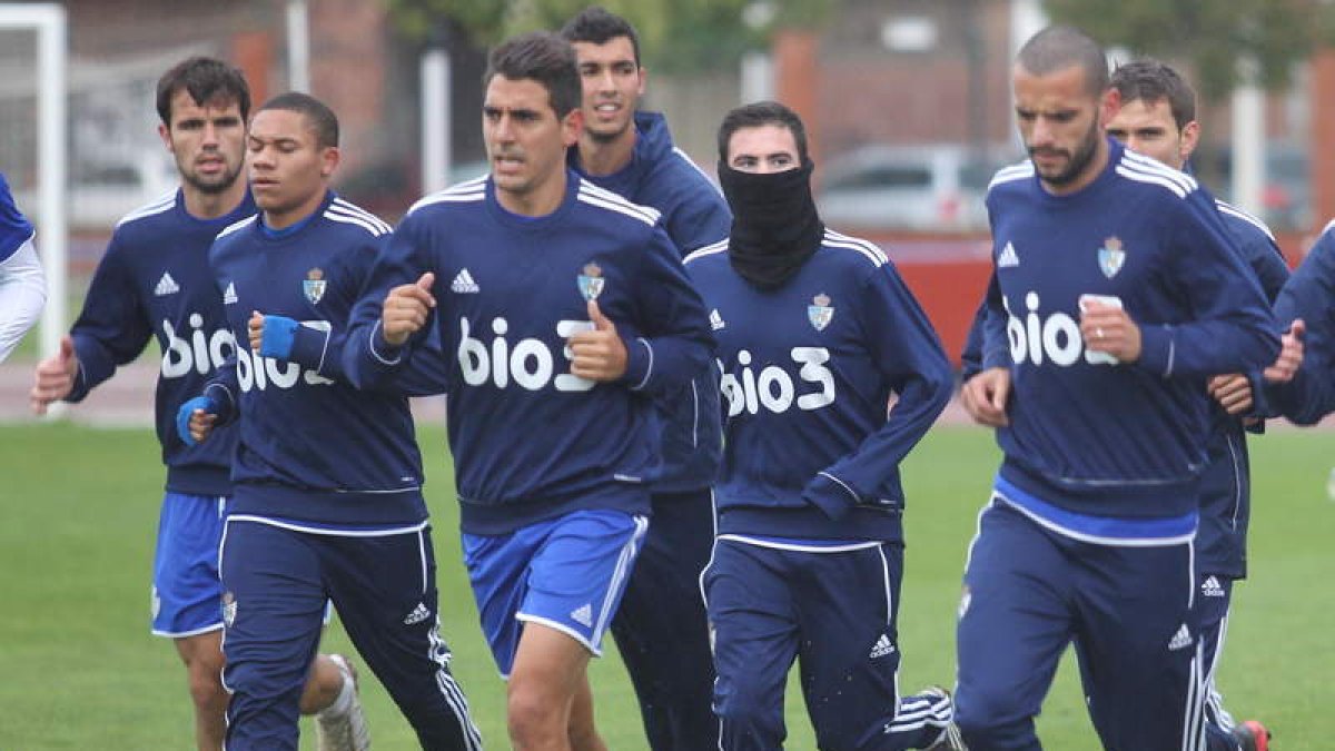 La plantilla de la Deportiva Ponferradina ya piensa en el partido de Liga ante el Córdoba.