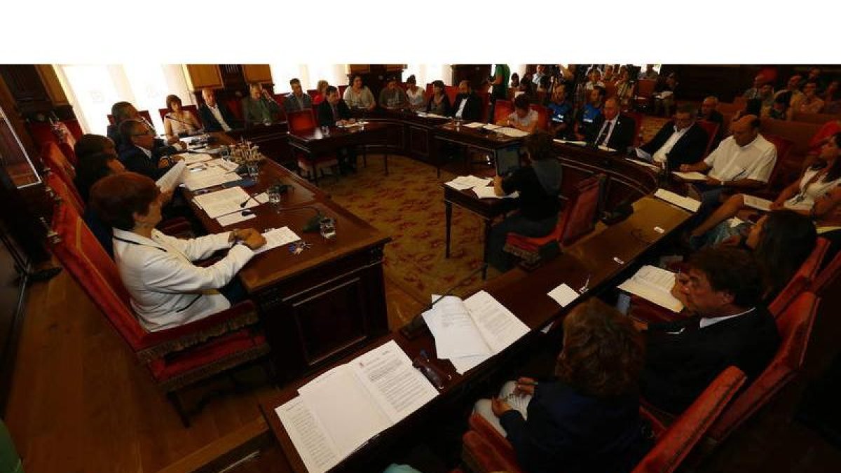 Los seis grupos políticos con representación en el Pleno han decidido regular el funcionamiento de las sesiones