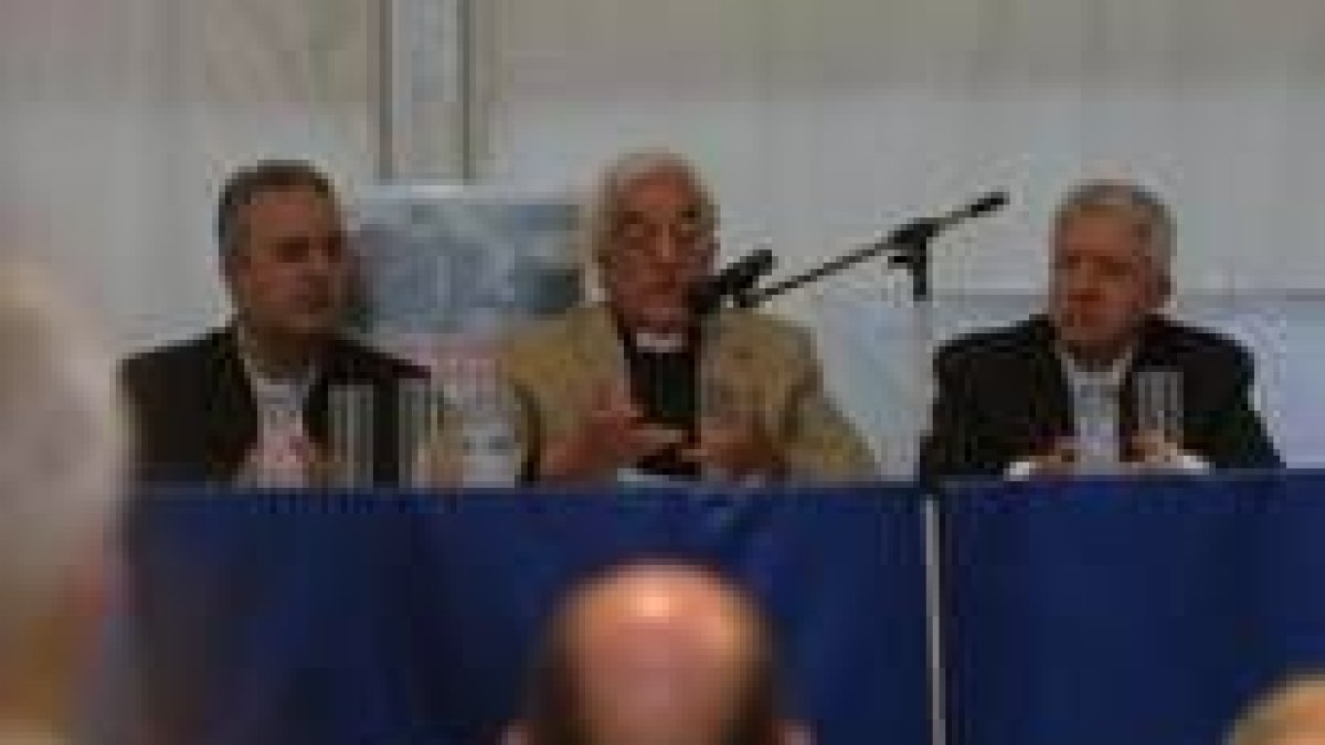 Pedro Alonso y Manuel Rodríguez presentaron el último libro sobre el monasterio de Carracedo