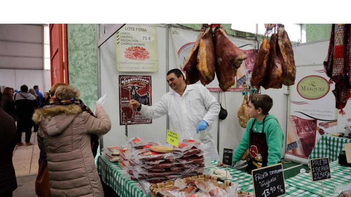 La cecina de chivo volverá a ser el producto estrella pero también habrá hueco para otros manjares de la gastronomía leonesa. S.P.