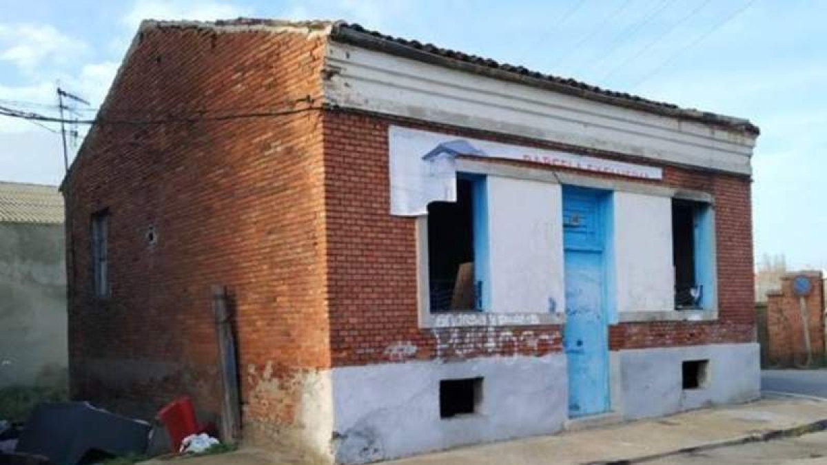 Fachada de la casa, en la calle Luna y Sol. DL