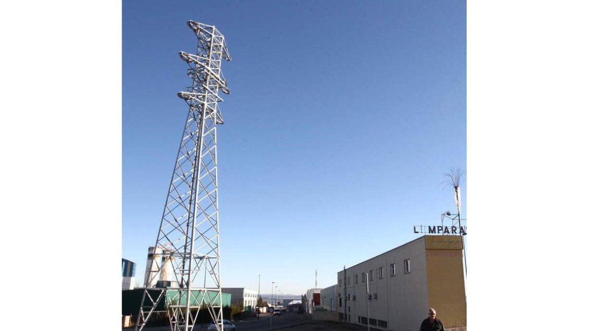 Iberdrola ya ha completado la instalación de la torreta.
