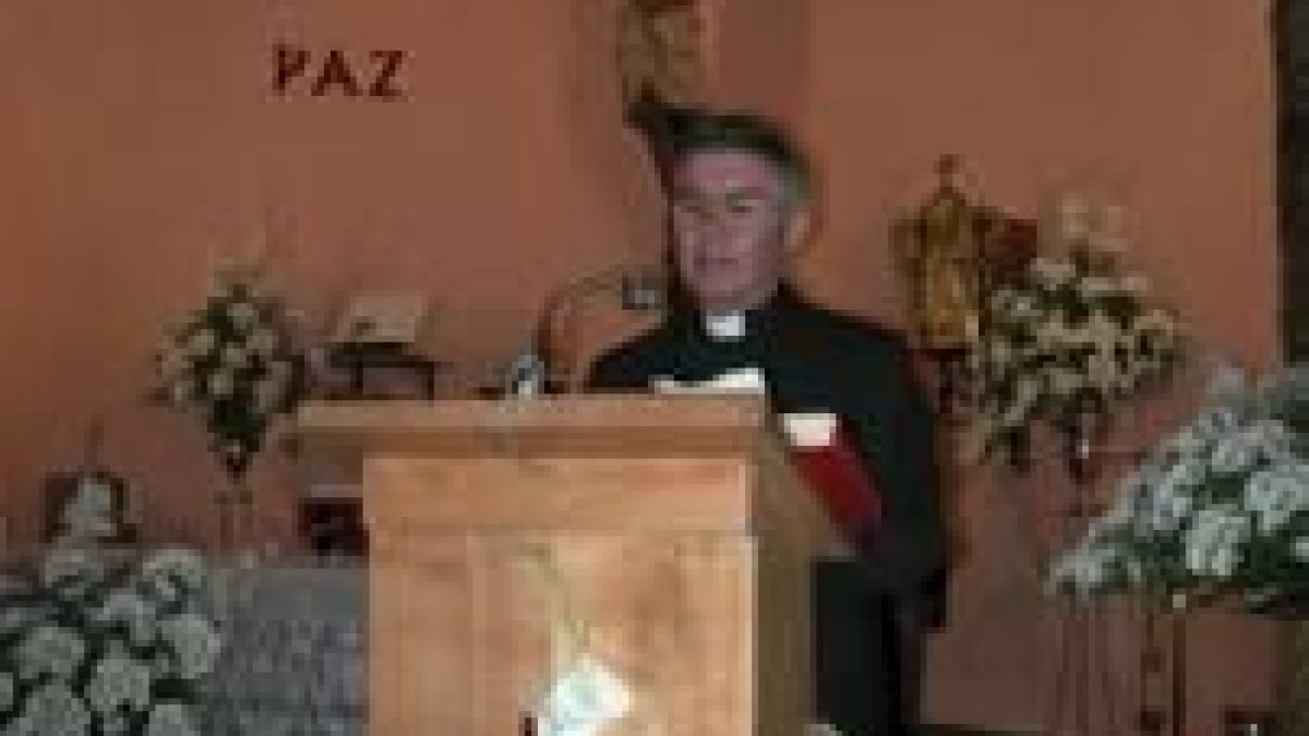 Marcos Lobato fue el encargado de realizar el pregón que da paso a la Semana Santa de Cacabelos