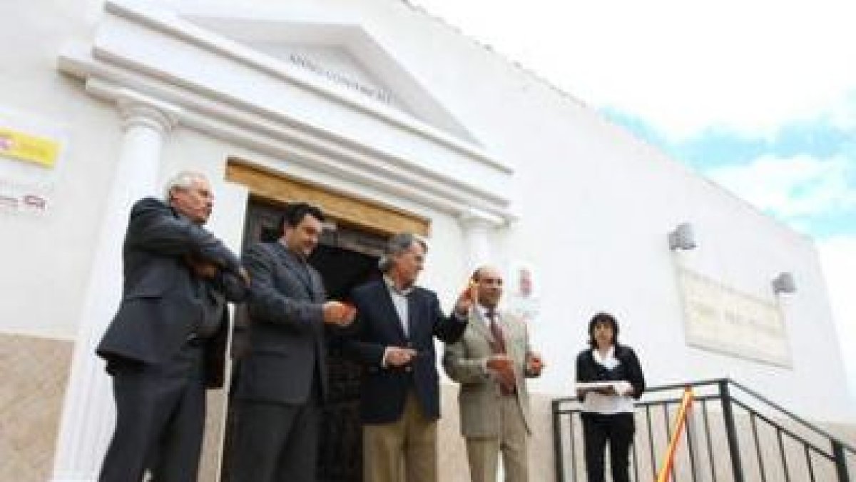 Clemades Rodríguez (izquierda), José Luis Ramón, Francisco Álvarez y Jesús Celemín, ayer en el corte