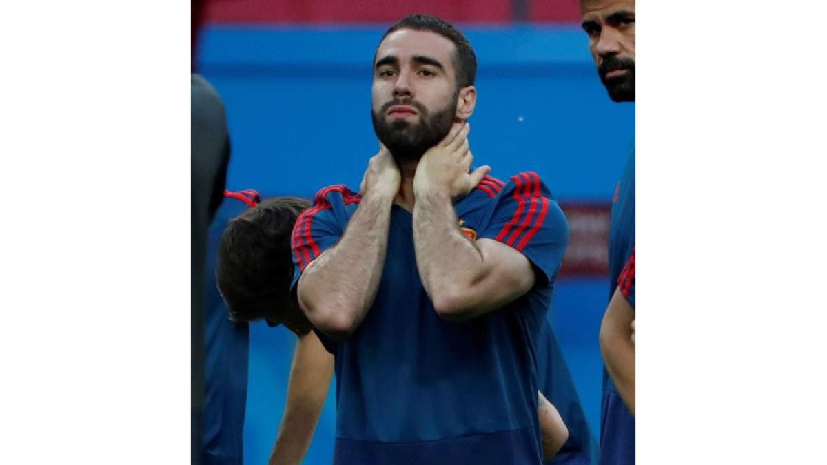 Carvajal, durante un entrenamiento con la selección. JAVIER ETXEZARRETA