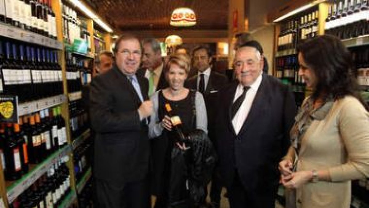 Juan Vicente Herrera, Isidoro Álvarez y Silvia Clemente (primera por la derecha), en Madrid.